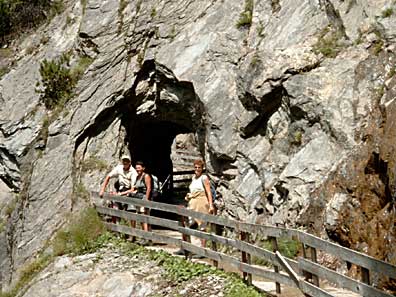 Tunnel bij de Dabaklamm