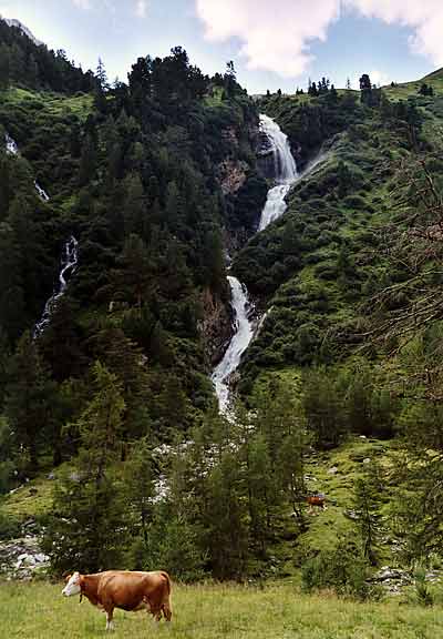 Watervallen en weg naar Dorfersee