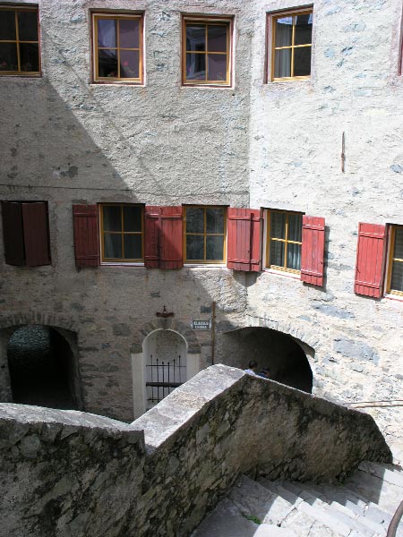 Trap op de binnenplaats naar de Klosterkirche