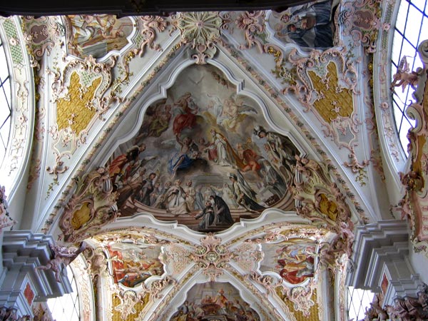Het barokke interieur van de kloosterkerk