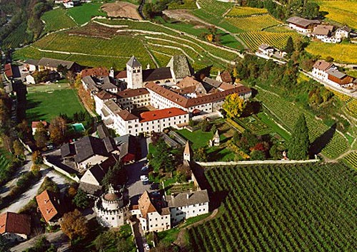 Luchtfoto klooster Neustift 
