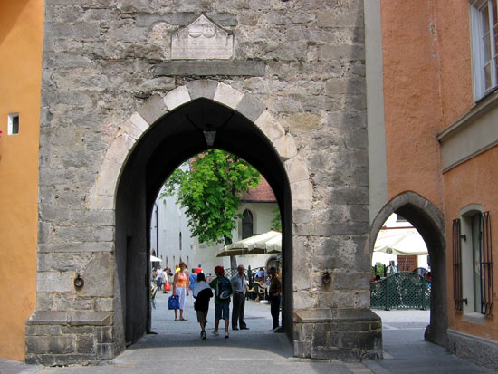 Poort onder de kerk van Sterzing