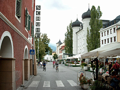 De twee uivormige torens van Schloss Liebbrug