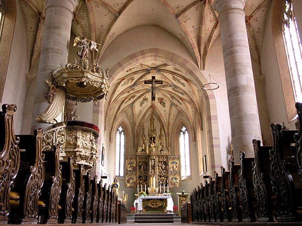 Interieur van de Pfarrkirche in Völls