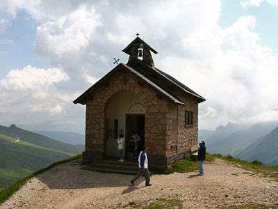 De kapel aan het begin van de weg naar de Bindelweg.