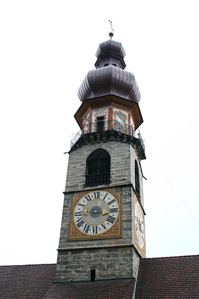 De schilderachtige barokke toren van de Rainkirche.