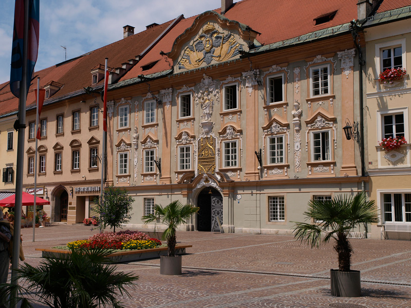 De barokke gevel van het Rathaus in St. Veit an der Glan