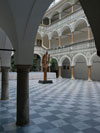 Het binnenhof (1540) met arcaden van het gotische rathaus aan de Hauptplatz