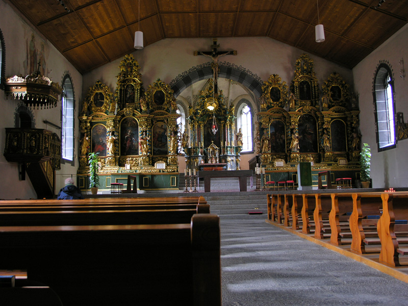 In de St. Georgkirche worden 's zomers regelmatig concerten gegeven door ensembles uit de hele wereld. Het orgel werd gebouwd in 1680. In het interieur van de kerk trekken de fraaie houten koorbanken uit 1666 de aandacht.