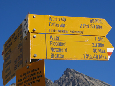 Voor de wandeling van Lauchernalp naar Fafleralp staat 2 uur en 30 minuten, voor ons wordt dat het dubbele.