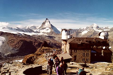 Gornergratrestaurant en Matterhorn vanaf het uitzichtplatform